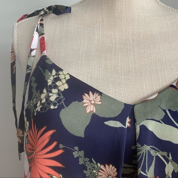 🎉 HP 🎉 NWT BR Navy Floral Print Tie Shoulder Tiered Top, Size Small - Picture 3 of 16